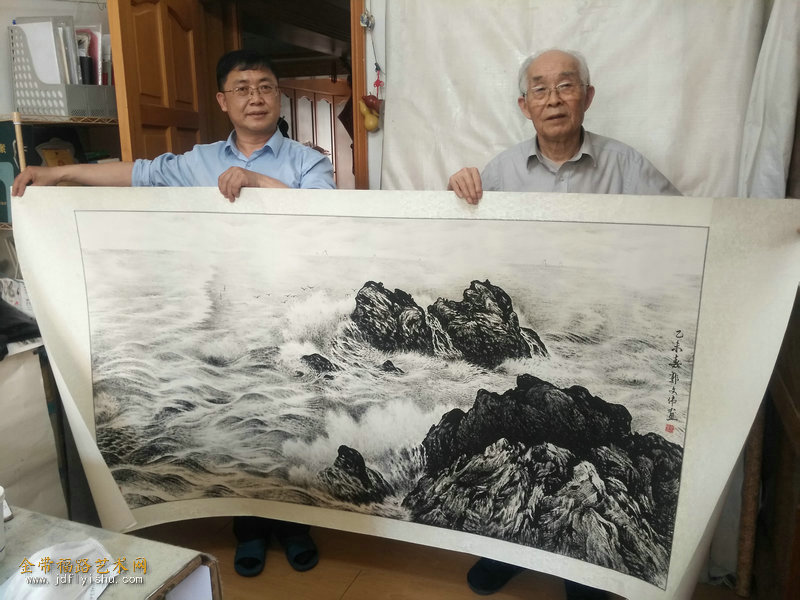 郭文伟向中交(天津)生态环保设计研究院有限公司赠送海洋画作品.jpg