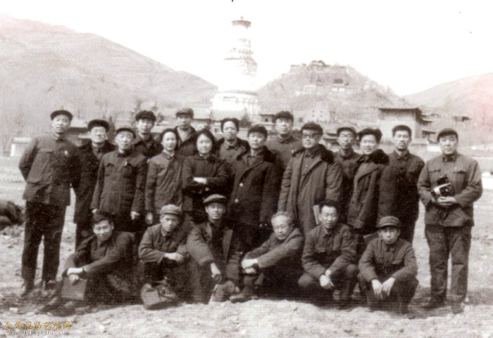 1979年3月16日-4月3日,由王颂余、孙克纲、孙其峰带领邵文锦、刘正、张煜、杨德树、陶家元、左建华、朱欣根等赴太原市、华山、五台山、大同市等地采访。.jpg