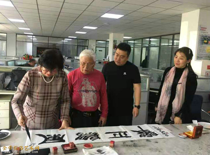 6孟昭丽、高国森、高振鹏、慕昆在交流.jpg
