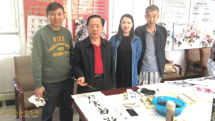 王润昌在现场创作.jpg