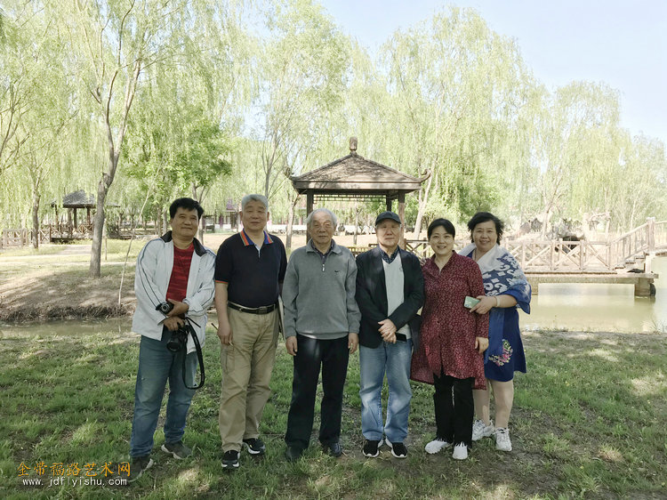 a21d94efd7de32f52410257a1f8bf87.jpg