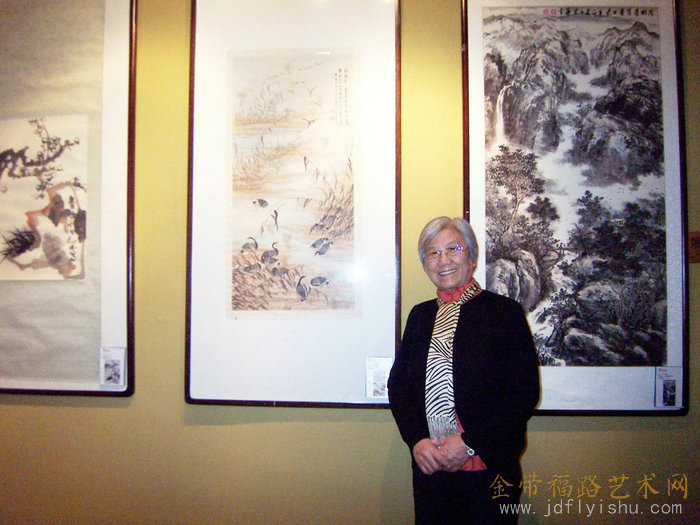 2011年3月8日同邓榕、吴青霞等参展“京津冀著名女书画家作品展”.JPG