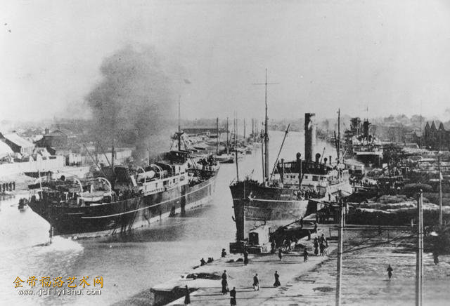 20世纪60年前繁忙的海河航运.jpg
