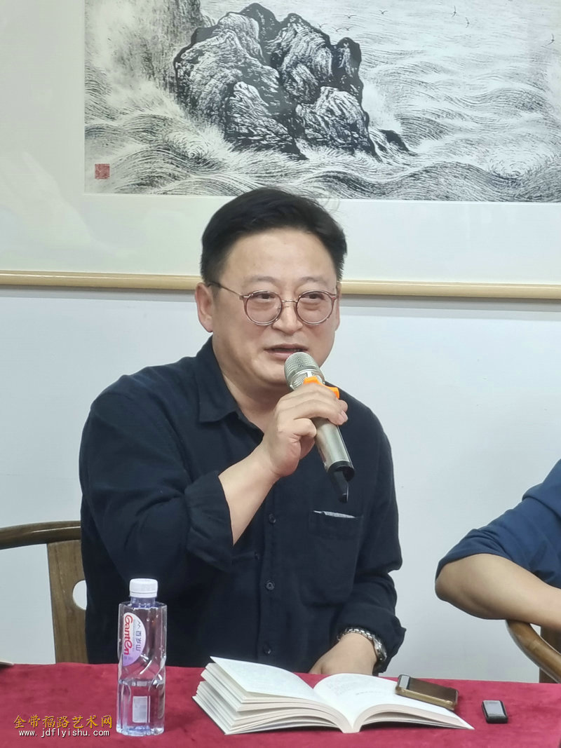 孙飞在《中国画与科学之交响》首发研讨会上发言.jpg