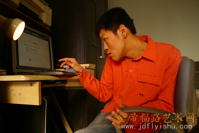 他的信念与坚强克服一切困难，.JPG
