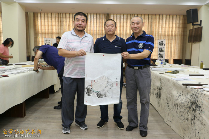 左起:田军,宋世凯,周秋生在书画交流活动现场.