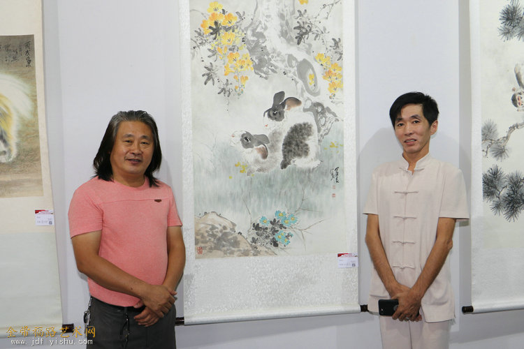 左起:段博君,丁桂林,田书义,李伟,刘增杰,孙铁,田军在展览现场.