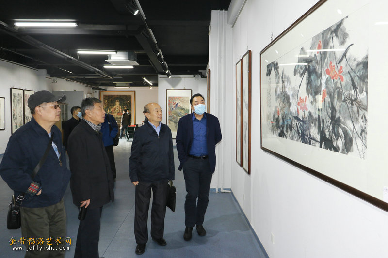 姬振岭绘画艺术作品展圆满闭幕中欧文联报整版刊出报道