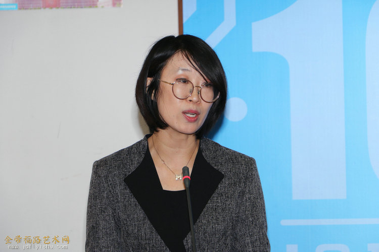 南开大学哲学院党委副书记,副院长宋媛宣读南开大学校友总会"关于同意