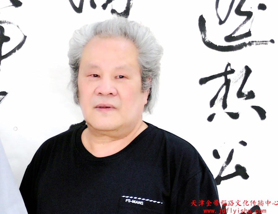 市书法家协会会员,天津海河印社理事,北京荣宝斋特约画家,师承冯星伯